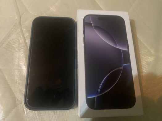 iPhone 16 Pro 2025, comme neuf, chargeur et 2 protections incluses