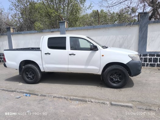 Pick-up Toyota Hilux Robuste à louer