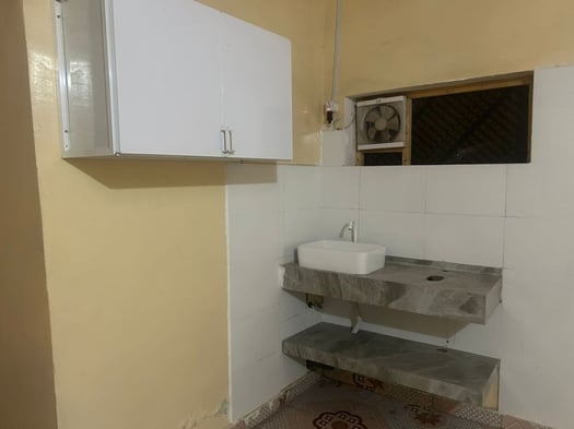 Appartement F2 en face de l\'école Ambouli