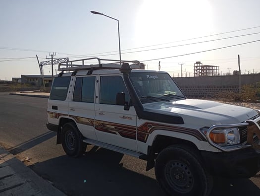 Toyota Land Cruiser 70 Tout-Terrain - Location Véhicule