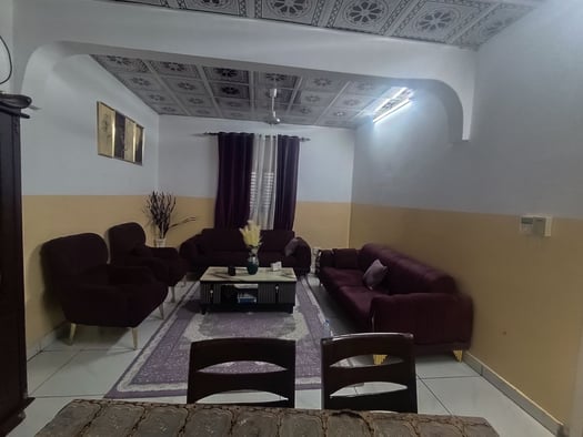Maison spacieuse avec 4 chambres et cour à Hodane 4