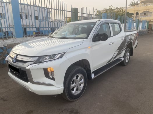 MITSUBISHI PAJERO 2017 , , MITSUBISHI L200 2022 , automatic, 26600 kilométrage seulement
