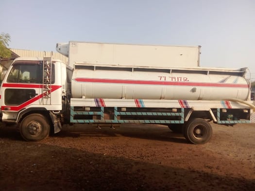 Pompe à carburant diesel Nissan UD, en très bon état