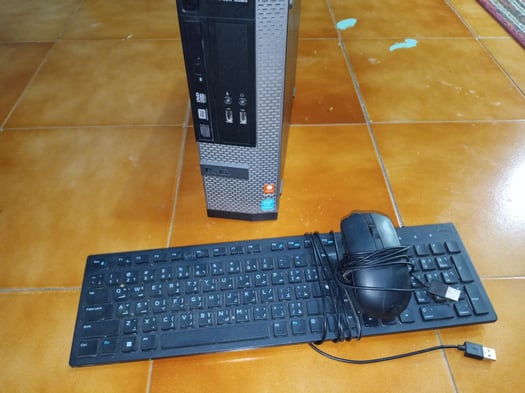 Dell Processus i5 avec Clavier et Souris