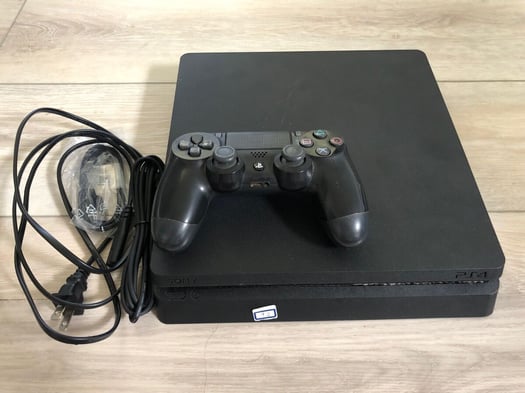 PS4 Slim - Console avec manette et jeu inclus