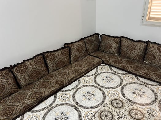 Qaaci 3 matelas et 12 coussins en excellent état avec tissus offert