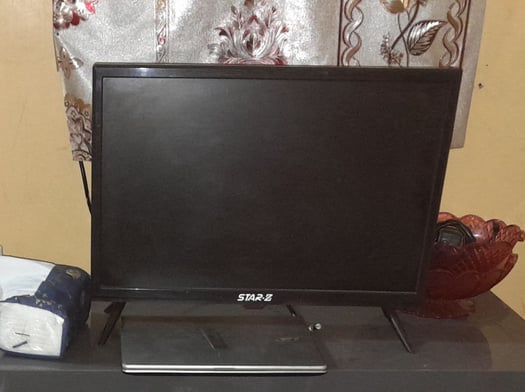 Télévision 24 pouces, écran plat, prix négociable