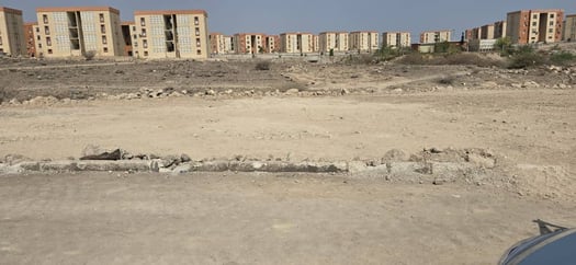 Terrain à vendre 380m² à PK12, négociable sur route goudronnée