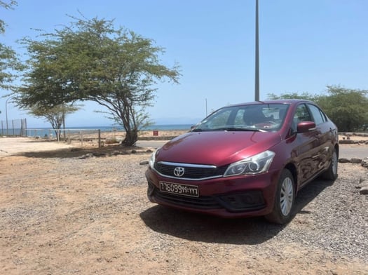 Toyota Belta 1.5L, boîte manuelle, couleur bordeaux, état neuf