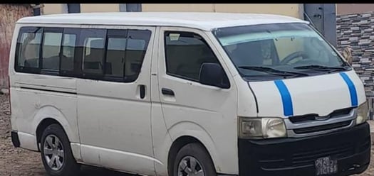 Toyota Hiace diesel, automatique, chaises installées