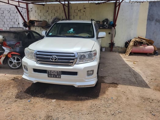 Toyota Land Cruiser 2016, diesel, boîte automatique, excellent état