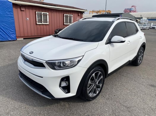 Vente de 2 voitures modernes Kia Stonic et Hyundai All New Tucson en excellent état