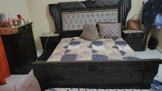 Chambre à coucher en bon état à vendre
