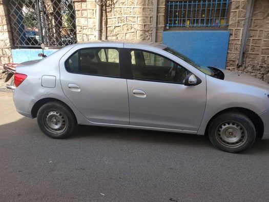 Renault 2016 essence, manuelle, clim, parfait état