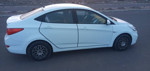 Location voiture Accent 2017, boîte auto, clim, diesel
