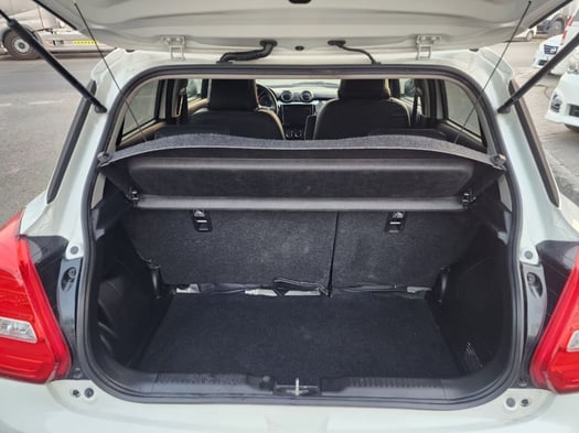 Suzuki Swift 2017 - Essence - Automatique - Très bon état