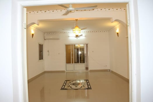 2 Appartements F4 avec terrasse et parking à Gabode 5, parfait pour une vie familiale confortable