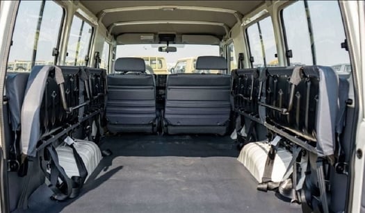 Toyota Land Cruiser 2025, V6 4.2L, boîte manuelle, gasoil, excellent état