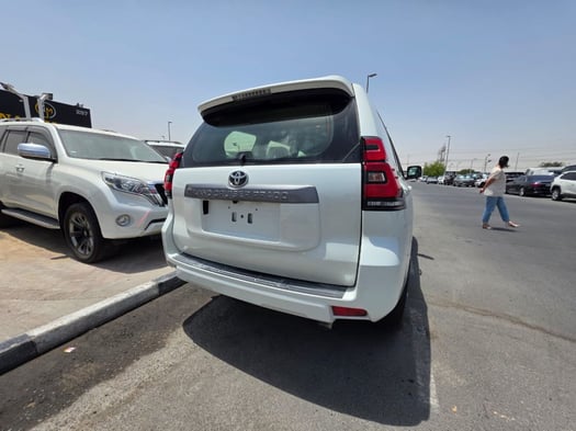 Toyota Prado 2.8L 2023, boîte automatique, diesel, excellent état