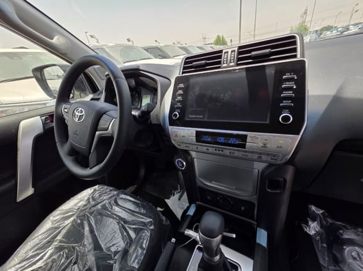 Toyota Prado 2.8L 2023, boîte automatique, diesel, excellent état