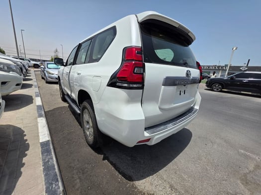 Toyota Prado 2.8L 2023, boîte automatique, diesel, excellent état