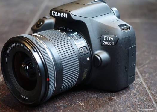 Appareil photo Canon 2000D, 2 mois d\'utilisation