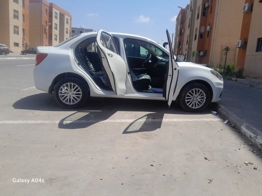 Suzuki Dzire 2024, automatique, essence, climatisée à louer