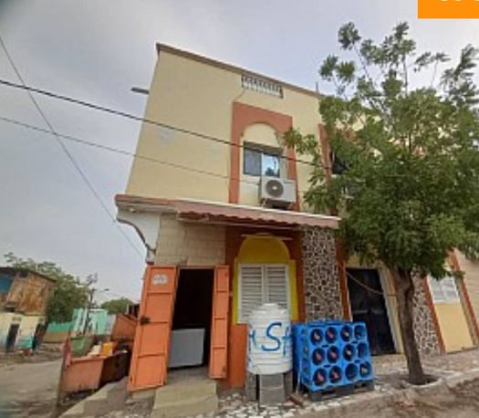 Location Boutique avec Toilettes à Q7