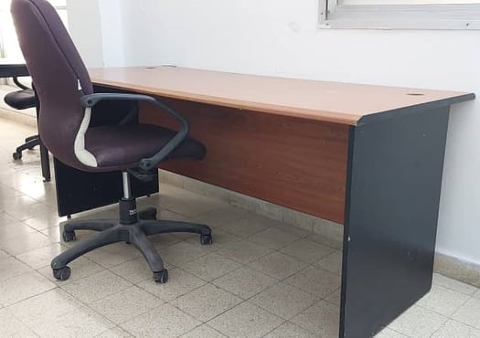 Ensemble de meubles de bureau d\'occasion en excellent état à vendre