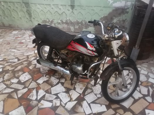 Moto Hero 100cc, moteur robuste, très bon état