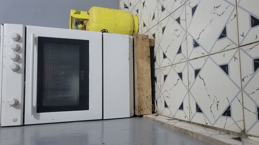 Gaziniere IGNIS avec bouteille de gaz inclus