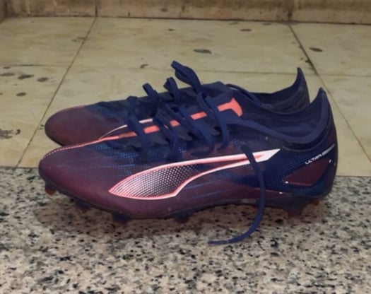 Chaussures de football Puma Ultra taille 43, jamais utilisées