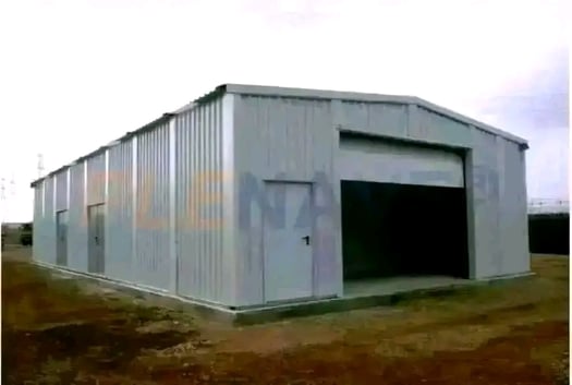 Terrain industriel de 4800m² avec 2 hangars dans la zone industrielle Sud