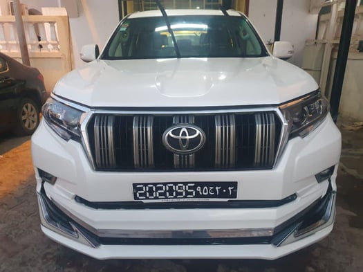 Lot de 5 voitures d\'occasion : Toyota Landcruiser, Hyundai Creta, Hyundai Tucson, Hilux en excellent état