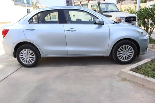 Suzuki Swift Dzire 2019, état neuf, faible kilométrage