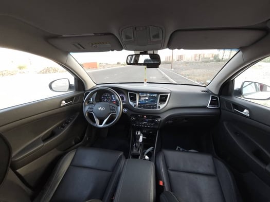 Hyundai Tucson 2018, diesel, automatique, climatisation, caméras, limiteur de vitesse