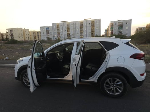 Hyundai Tucson 2018, diesel, automatique, climatisation, caméras, limiteur de vitesse