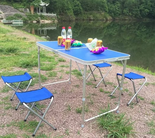 Ensemble table + chaises de camping pliables