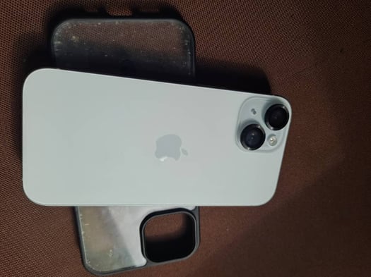 iPhone 15 Bleu 128Go en excellent état