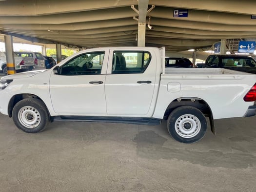 Location Toyota Hilux 2022, puissant et confortable