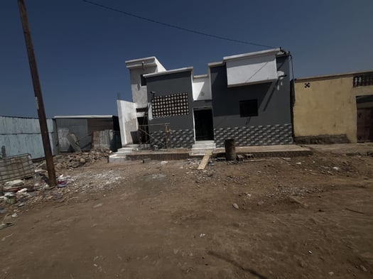 Maison 3 chambres à louer à PK13 en face de la cité GN