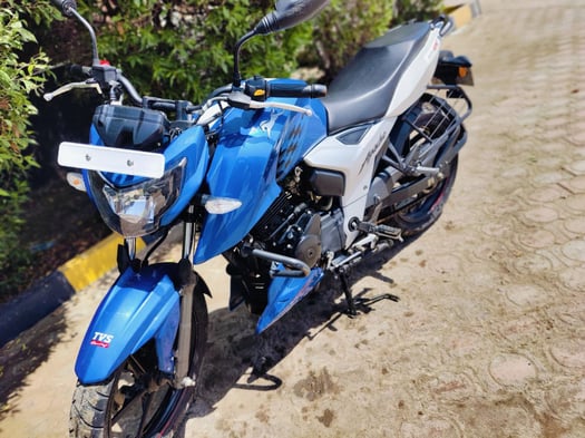 Moto TVS 160 Bleue/Blanche, état neuf, sous garantie