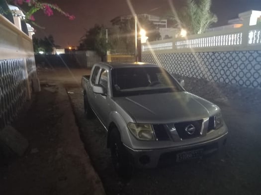 Nissan Navara pickup double cabine, climatisation, très bon état