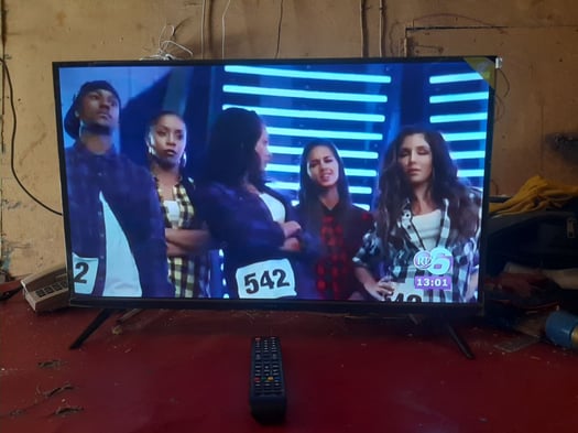 TV Smart STAR X 32 pouces, état neuf, parfait fonctionnement