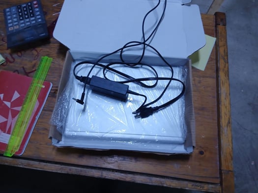 Stand up for laptop très confortable, laptop elitebook.