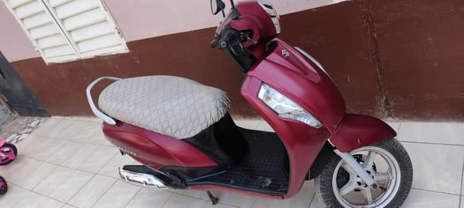 Scooter SUZUKI ACCESS 125, très économique et bien entretenu