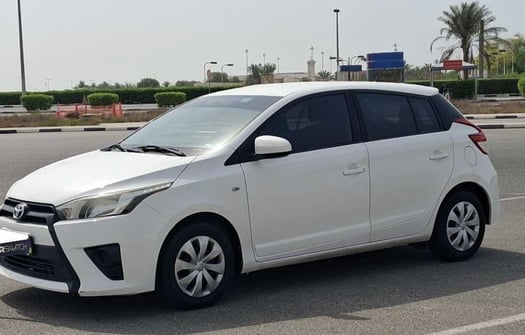 Toyota Yaris 2015, essence, boîte automatique, excellent état