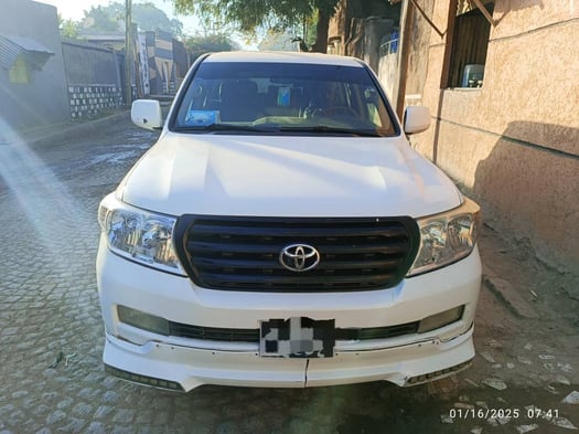 Toyota Land Cruiser V8 Diesel - Puissant et Confortable