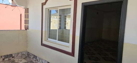 Appartement spacieux avec réservoir d\'eau à Gabode 5