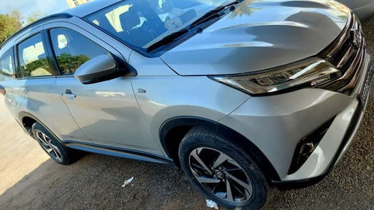 Toyota Rush 2022, 7 places, toute option, boîte automatique